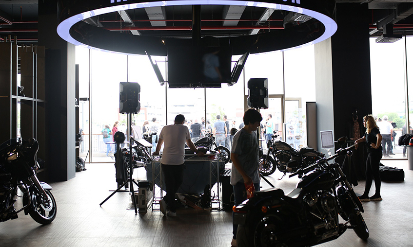 İzmir Motosiklet Showroom